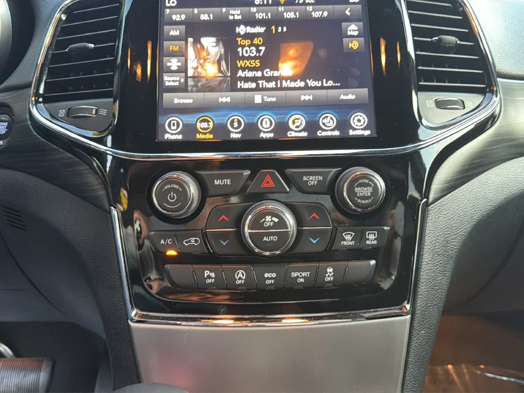 Used 2021 Gray Jeep Laredo X image 27