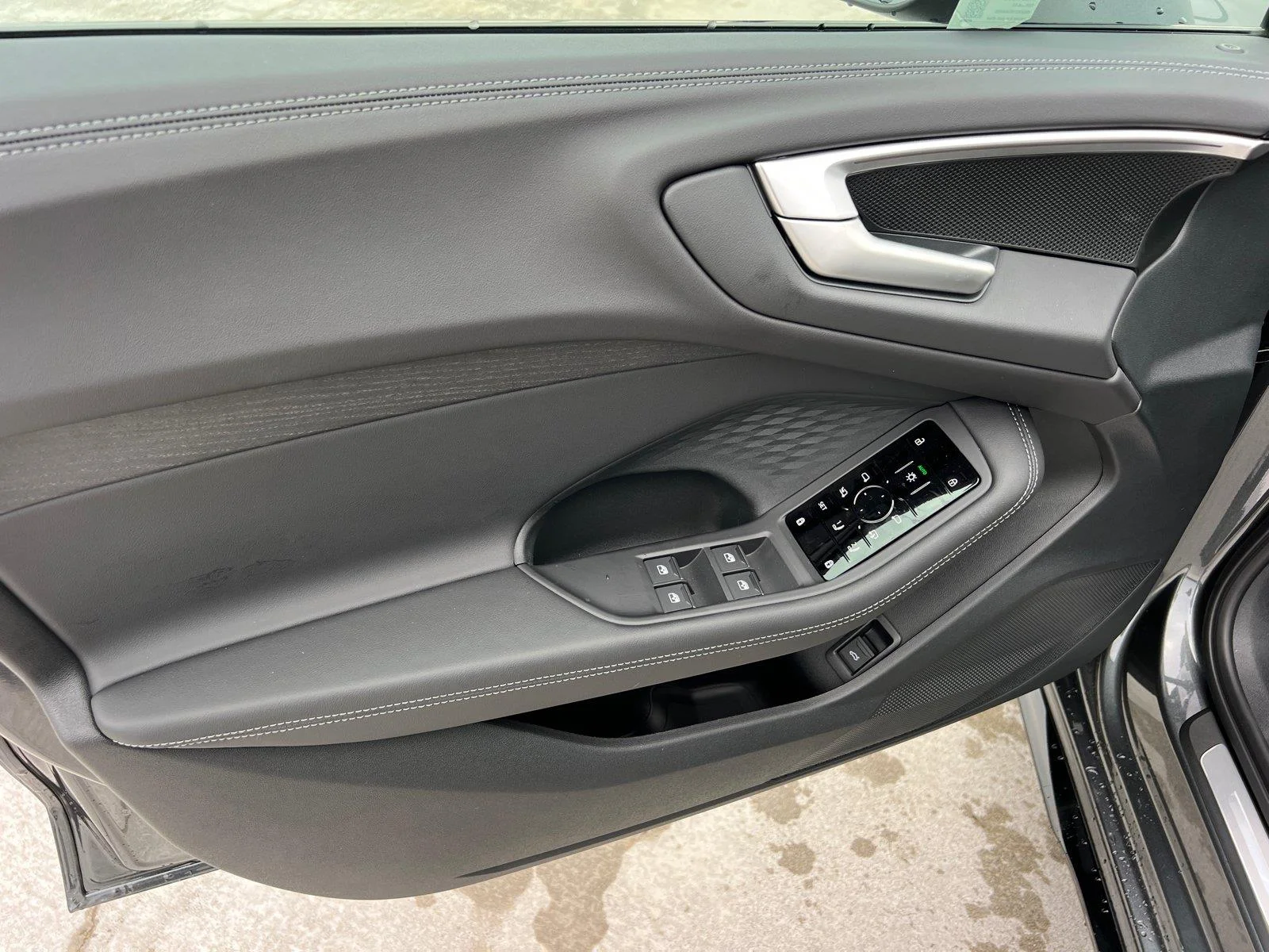 New 2026 Daytona Gray Metallic Audi Premium image 10
