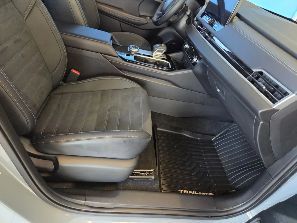 Used 2026 Moonstone Gray Metallic/Black Roof Mitsubishi LE image 26