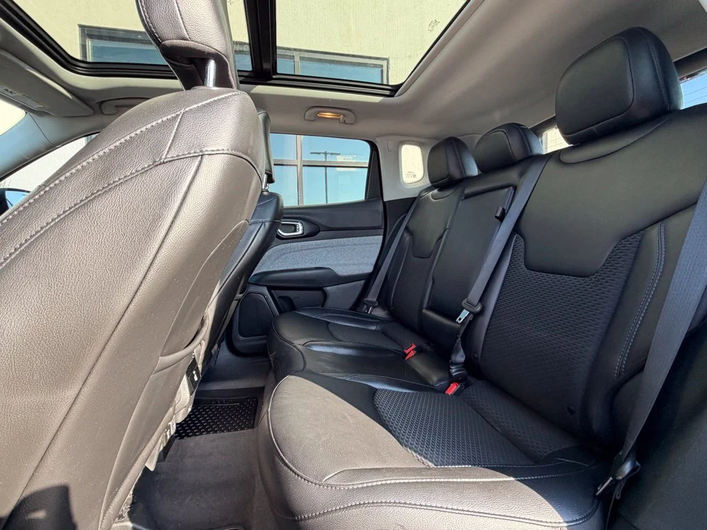 Used 2022 Black Jeep Latitude image 12