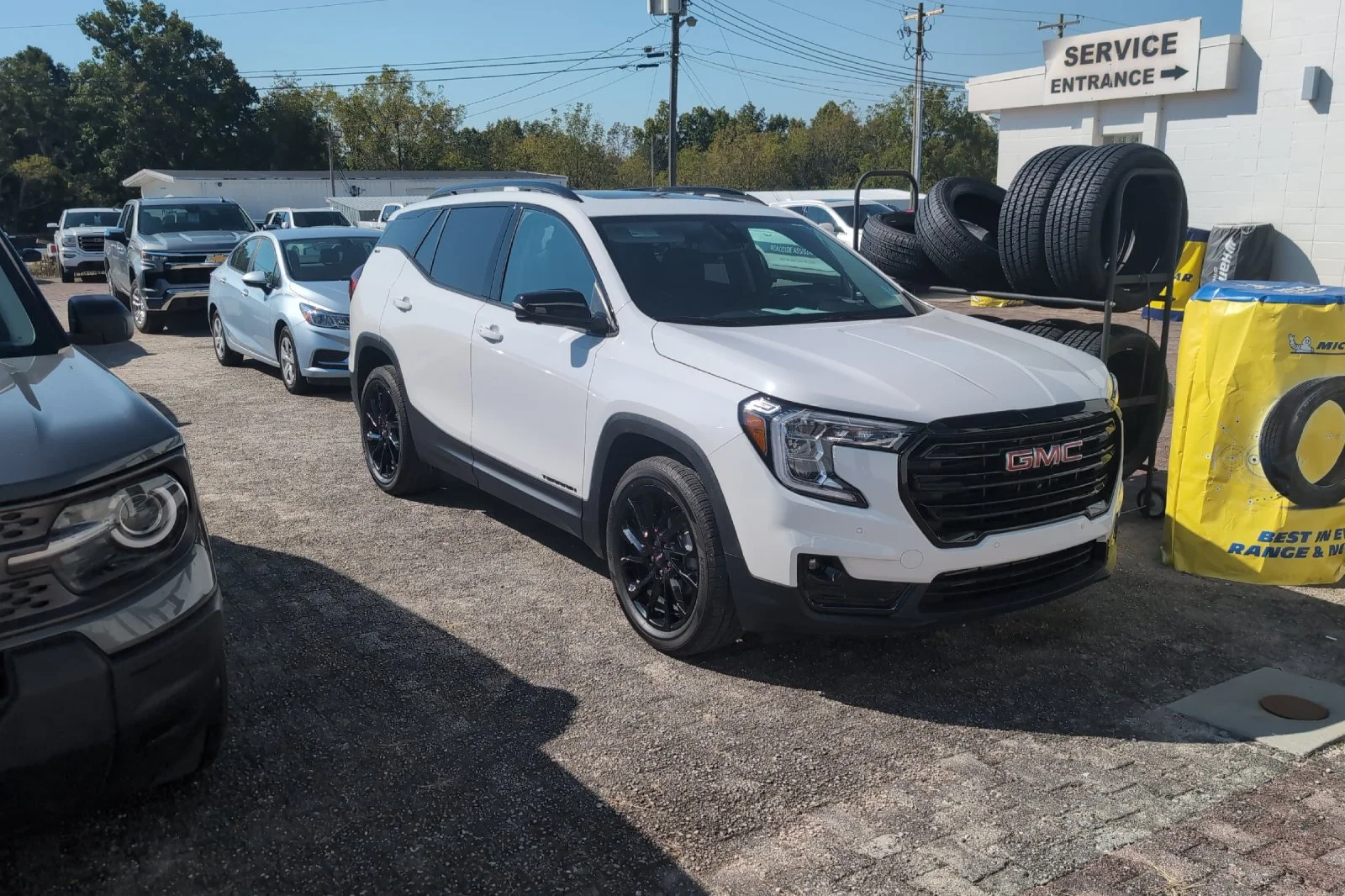 Used 2024 Summit White GMC SLT image 2