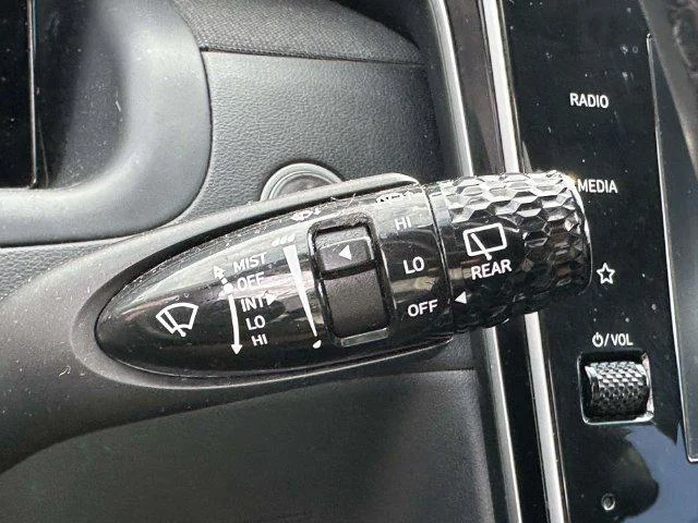 Used 2022 Phantom Black Hyundai SEL image 31