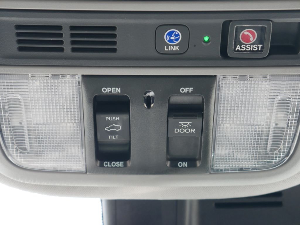 Used 2022 White Honda Touring image 40