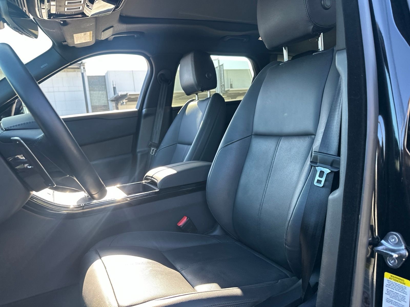 Certified Used 2025  Land Rover Dynamic SE image 10