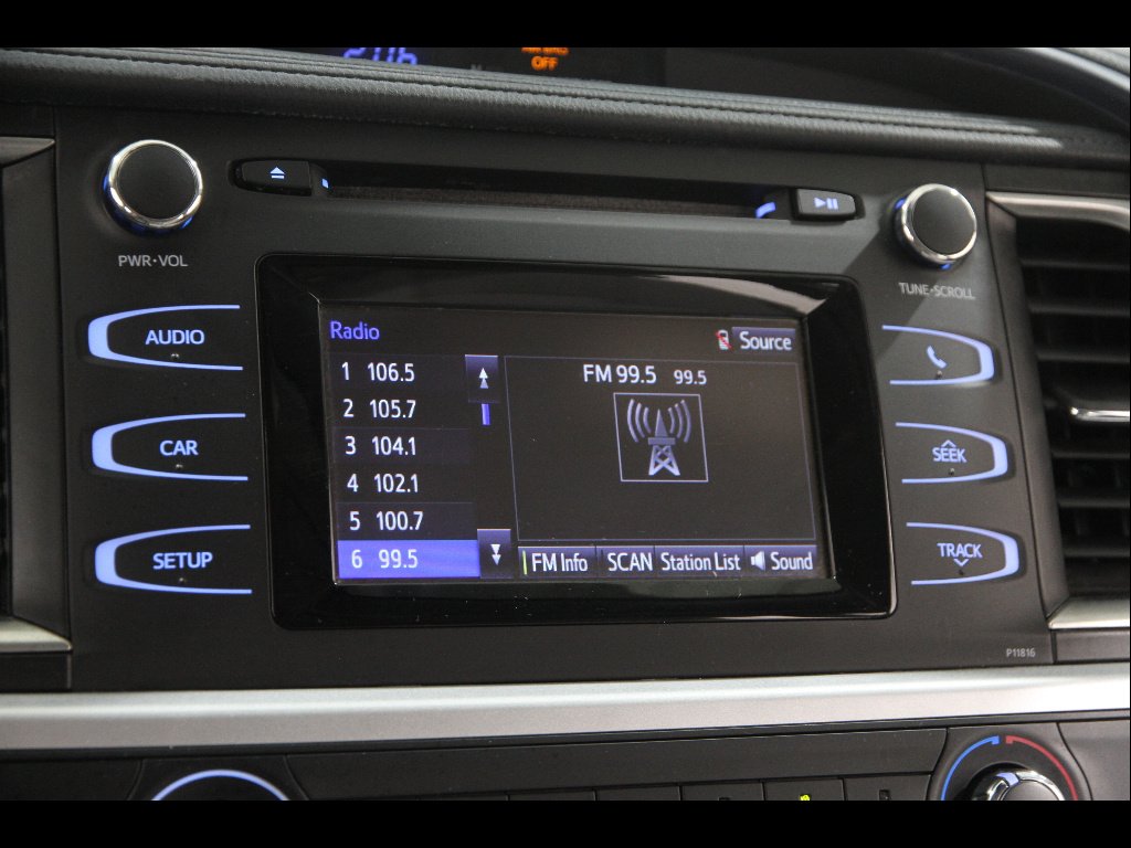 2019 Toyota Highlander LE - Photo 10