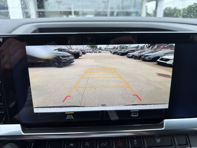 New 2026 Summit White Chevrolet LT (2FL) image 18