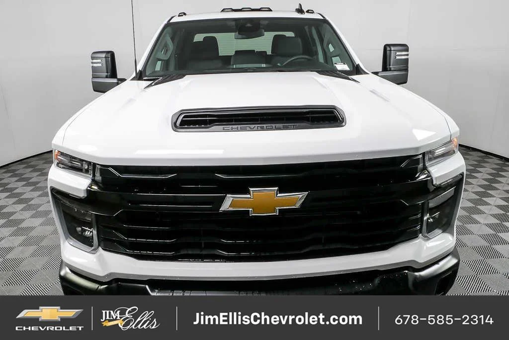 New 2026 Summit White Chevrolet WT image 23