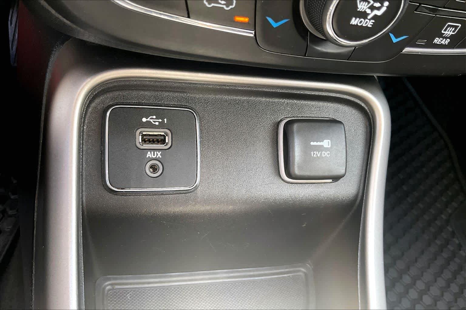 Used 2019 Billet Silver Metallic Clear Coat Jeep Latitude image 33