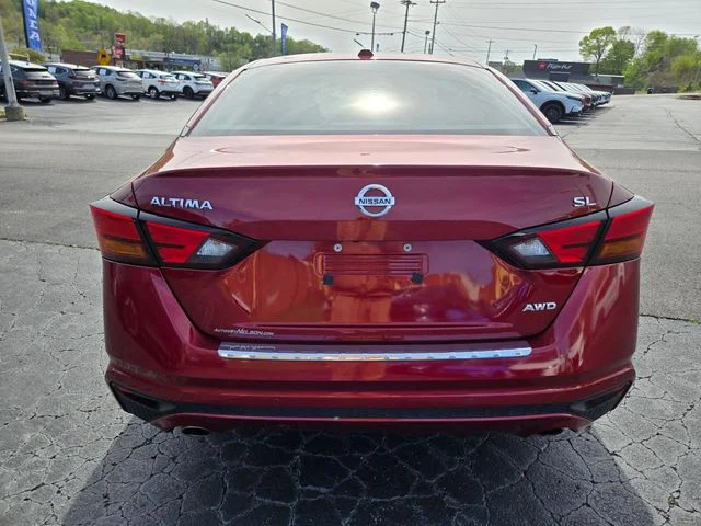Used 2022 Scarlet Nissan 2.5 SL image 8