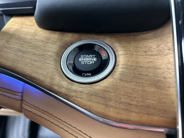 Used 2023 White/off-white Jeep Summit Reserve image 13