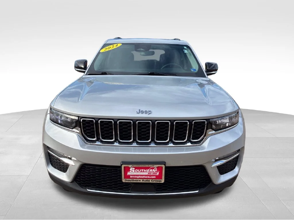 Used 2024 Silver Jeep Limited image 9