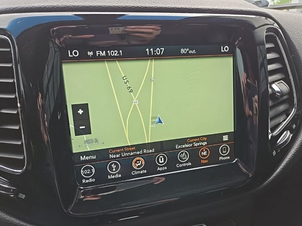 Used 2018 White Jeep Latitude image 51
