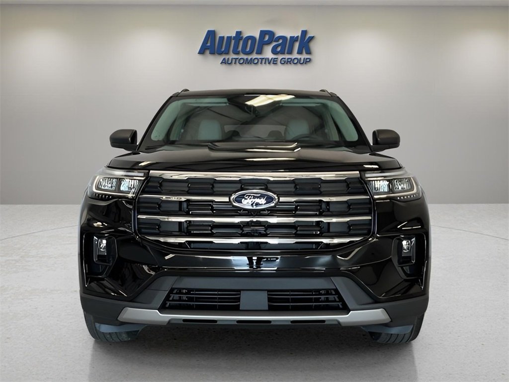 2025 Ford Explorer photo 2