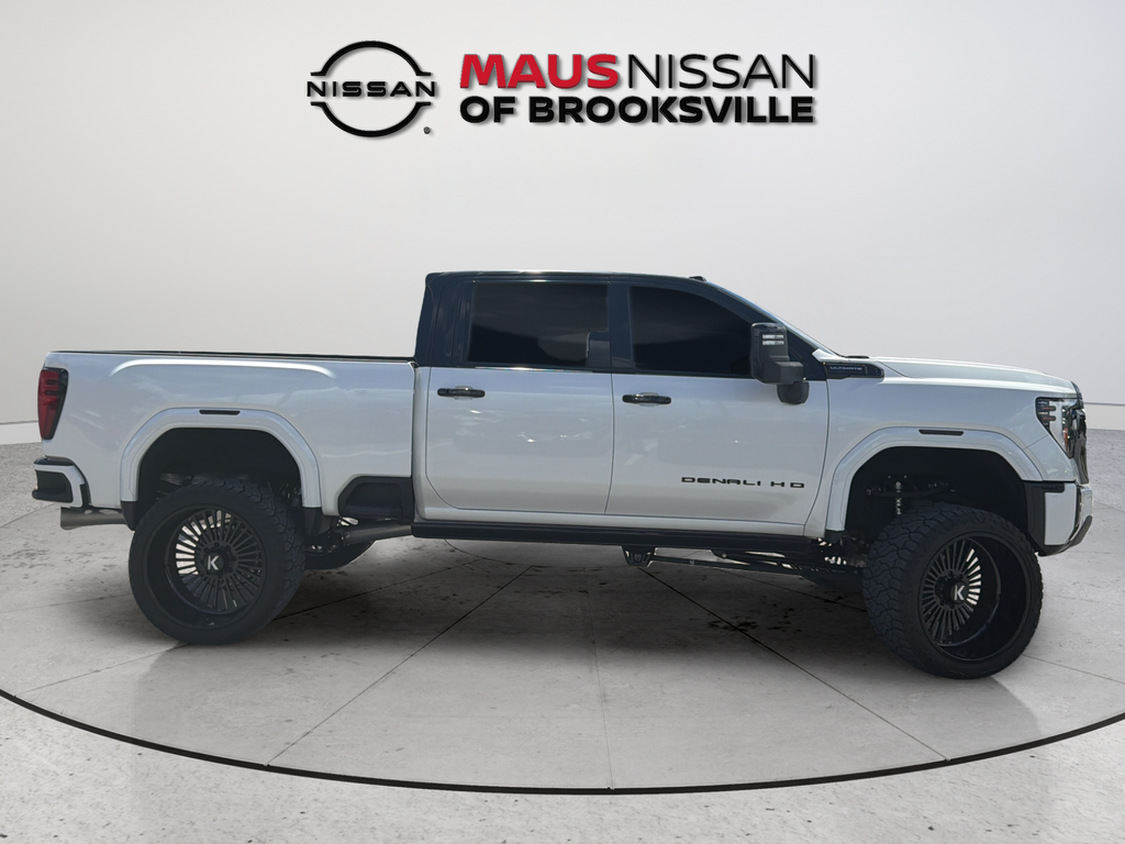 Used 2024 White GMC Denali Ultimate image 13