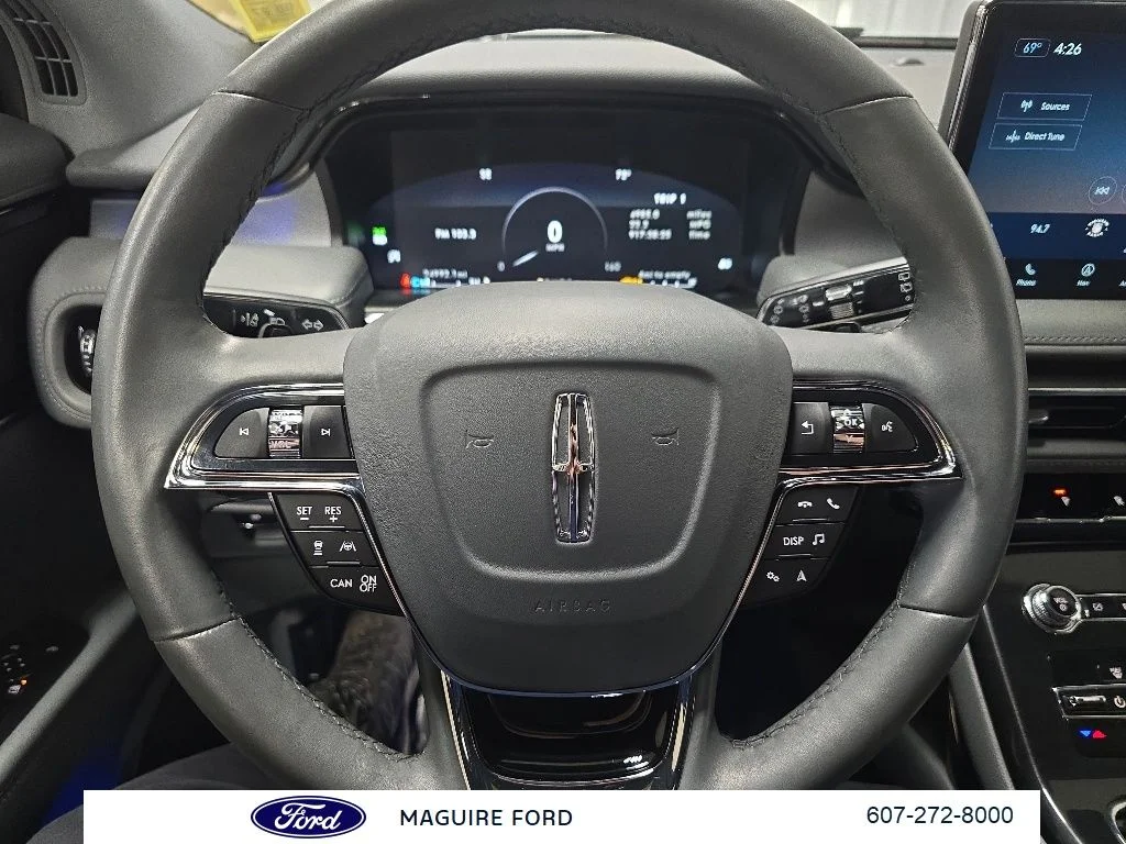 Used 2023 Black Lincoln Reserve image 22