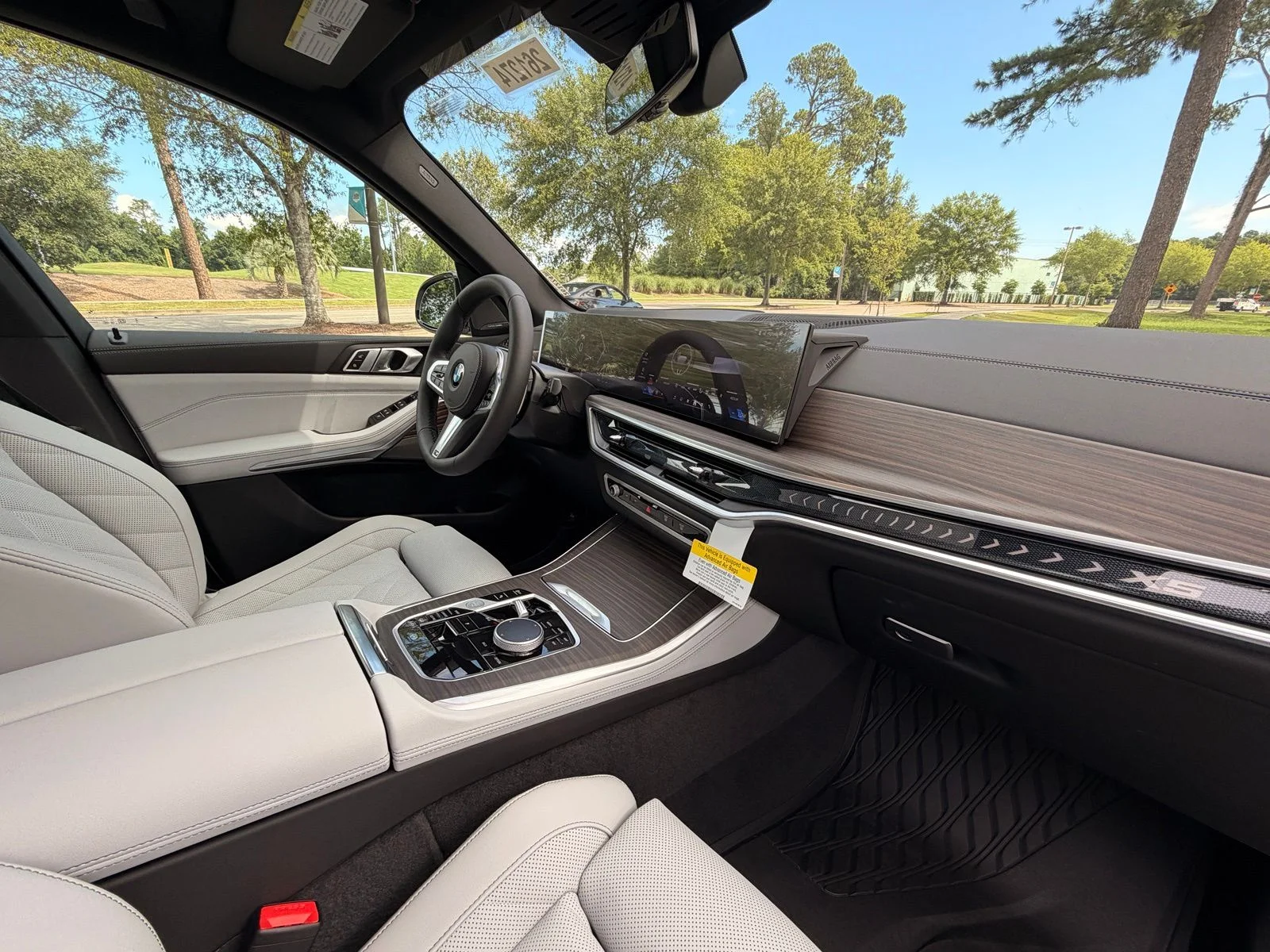 New 2026 Mineral White Metallic BMW xDrive40i image 21