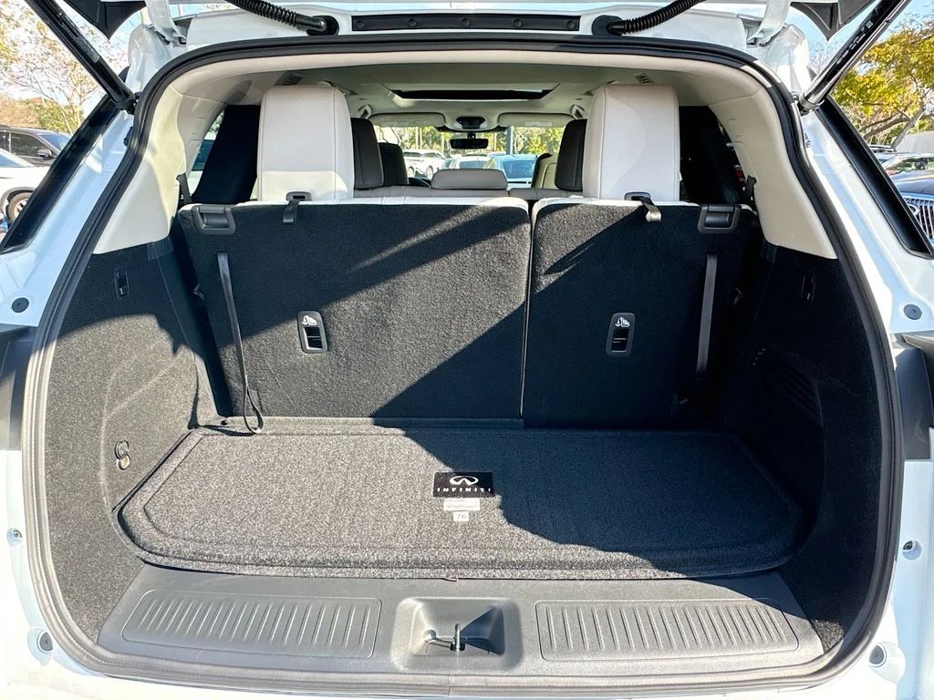 Certified Used 2026 White INFINITI LUXE image 29