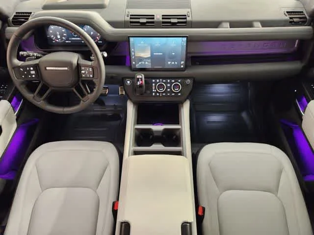 Used 2025 Santorini Black Metallic Land Rover V8 image 4