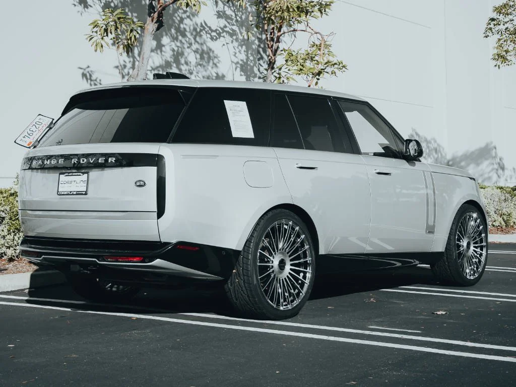 Used 2023  Land Rover Autobiography image 4