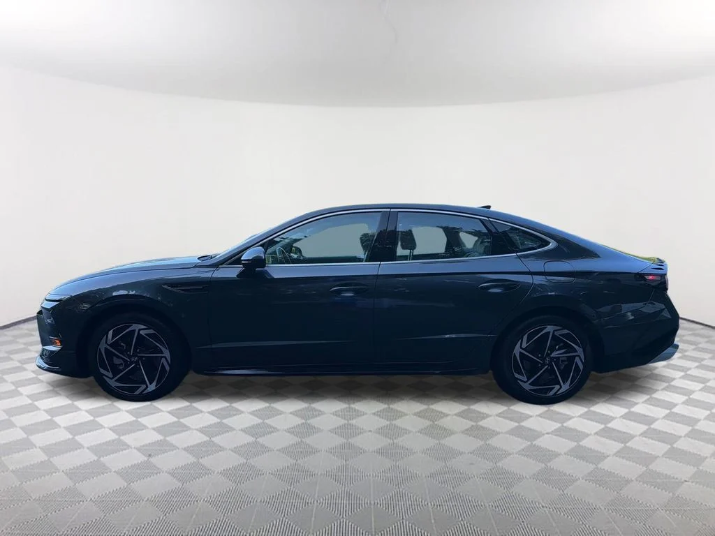 Used 2025 Gray Hyundai SEL Convenience image 8