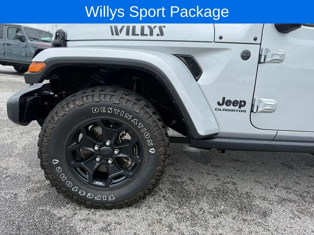 Used 2022 Silver Jeep Sport image 22