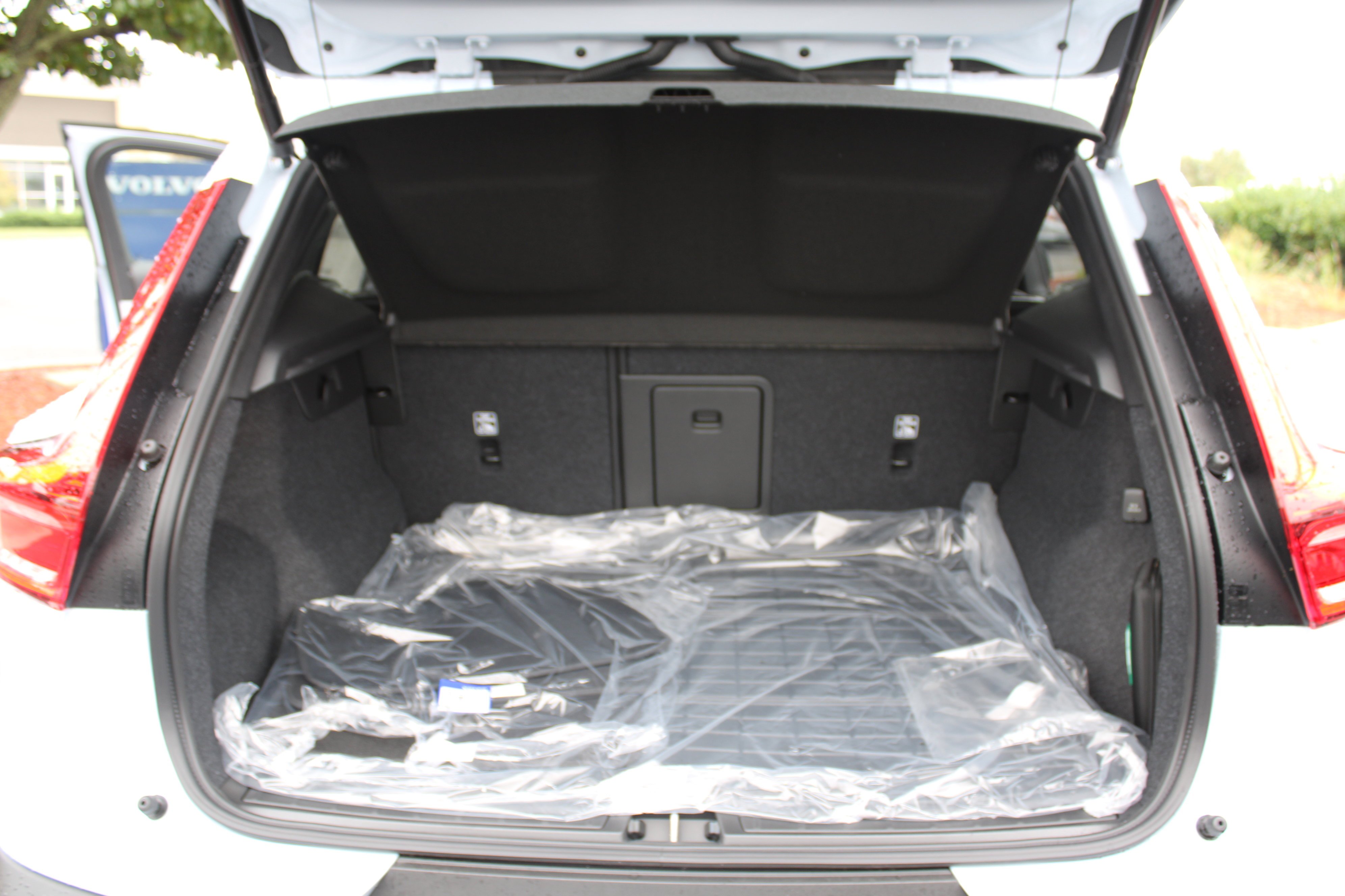 New 2026 Cloud Blue Volvo Plus image 50