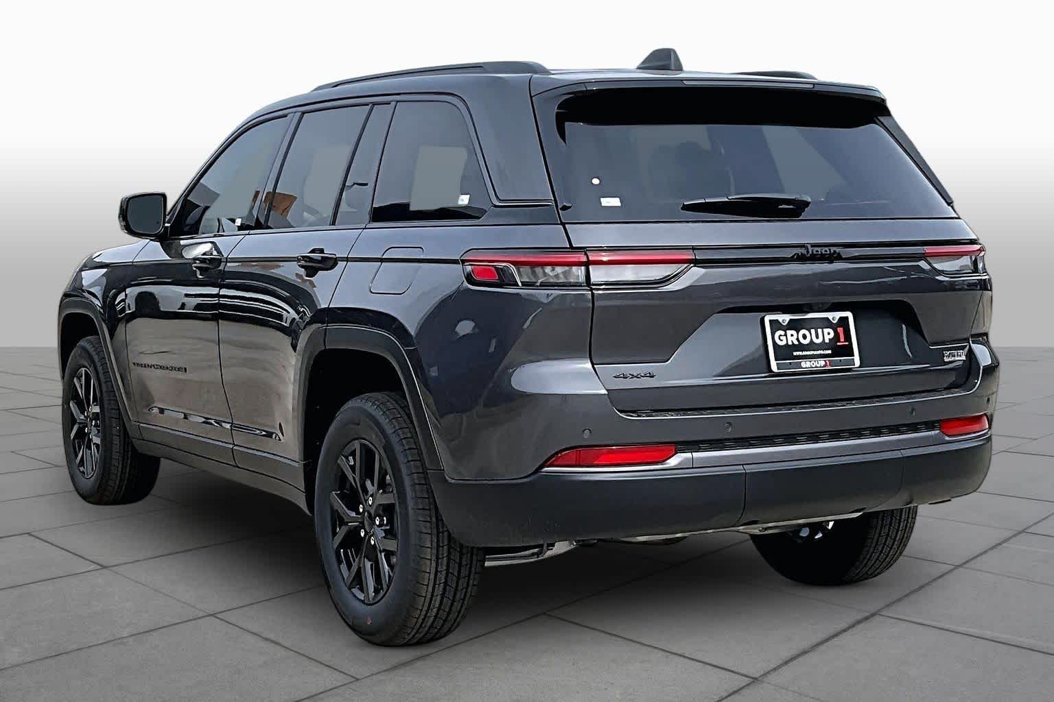 New 2026 Baltic Gray Metallic Clear-Coat Exterior Paint Jeep Laredo Altitude image 13