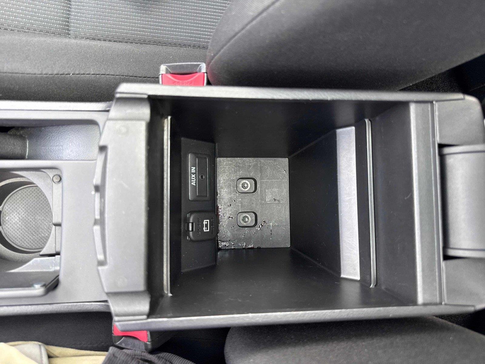 Used 2010 Graphite Mica Mazda i Touring image 22