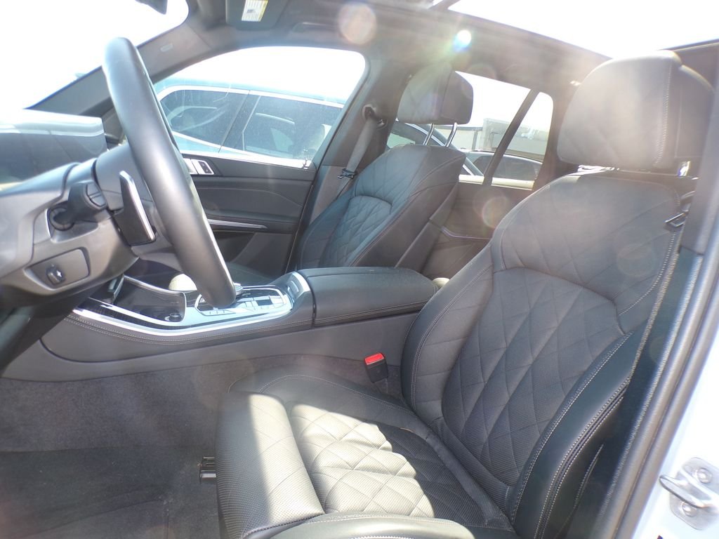 Used 2026 Gray BMW xDrive40i image 5