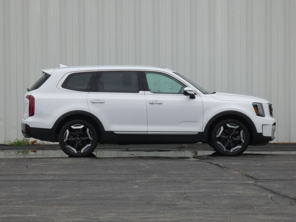 Used 2025 Kia Telluride S with VIN 5XYP6DGCXSG582187 for sale in Kansas City