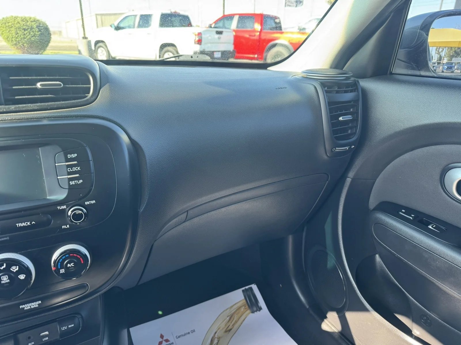 Used 2019 grey Kia Base image 13