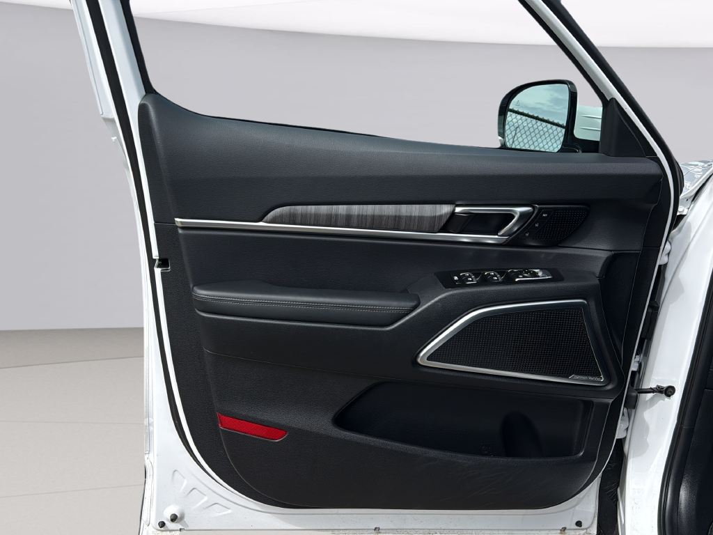 Used 2025 Glacial White Pearl Kia SX-Prestige image 24