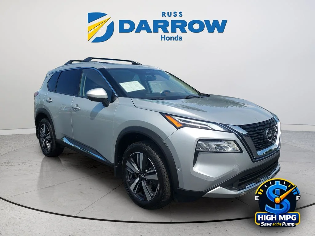 Used 2023 Silver Nissan Platinum image 7