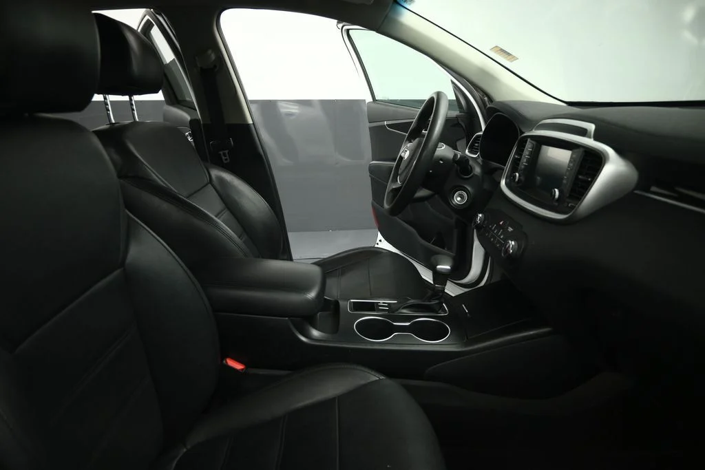 Used 2020 White Kia LX image 52