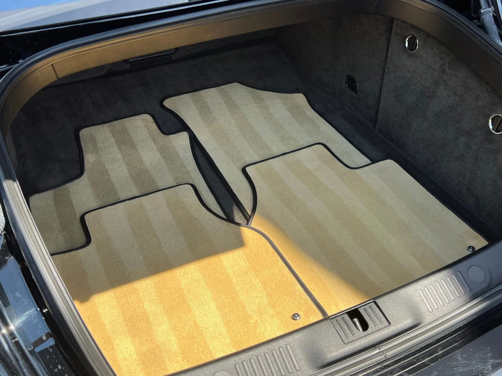 Used 2014 Black Bentley Base image 20