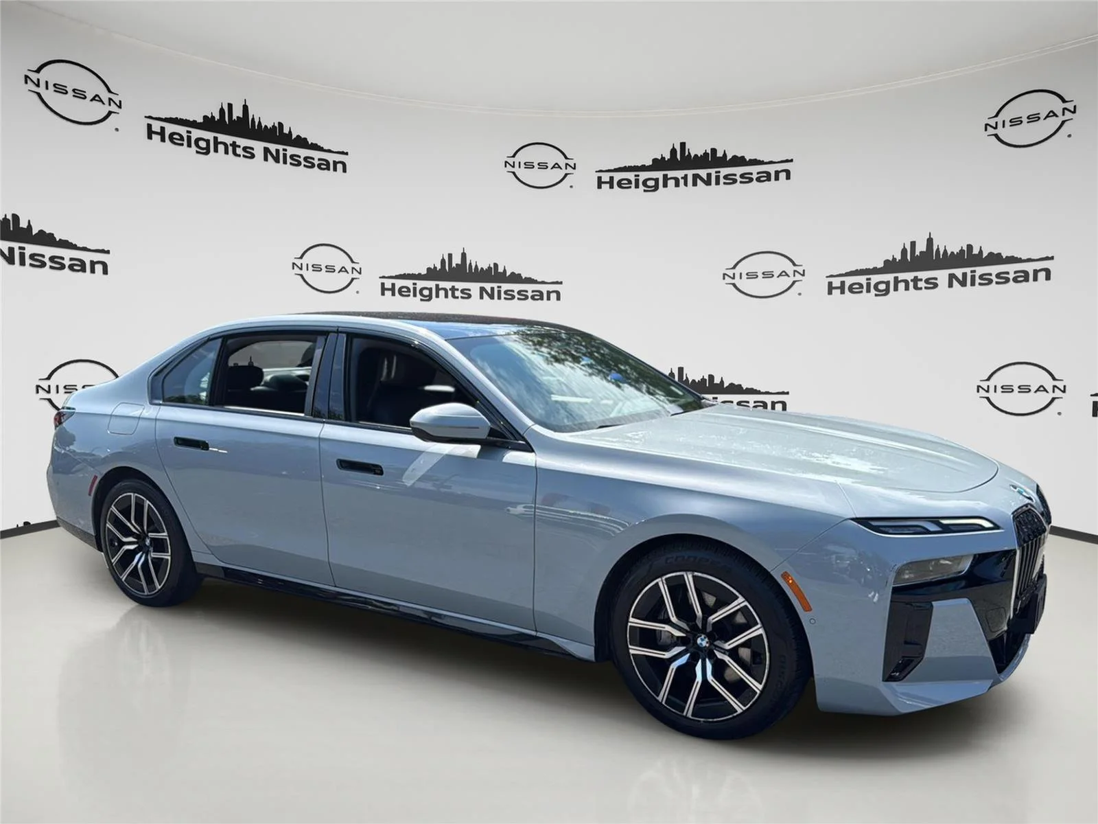 Used 2025 GRAY BMW 740i xDrive image 8