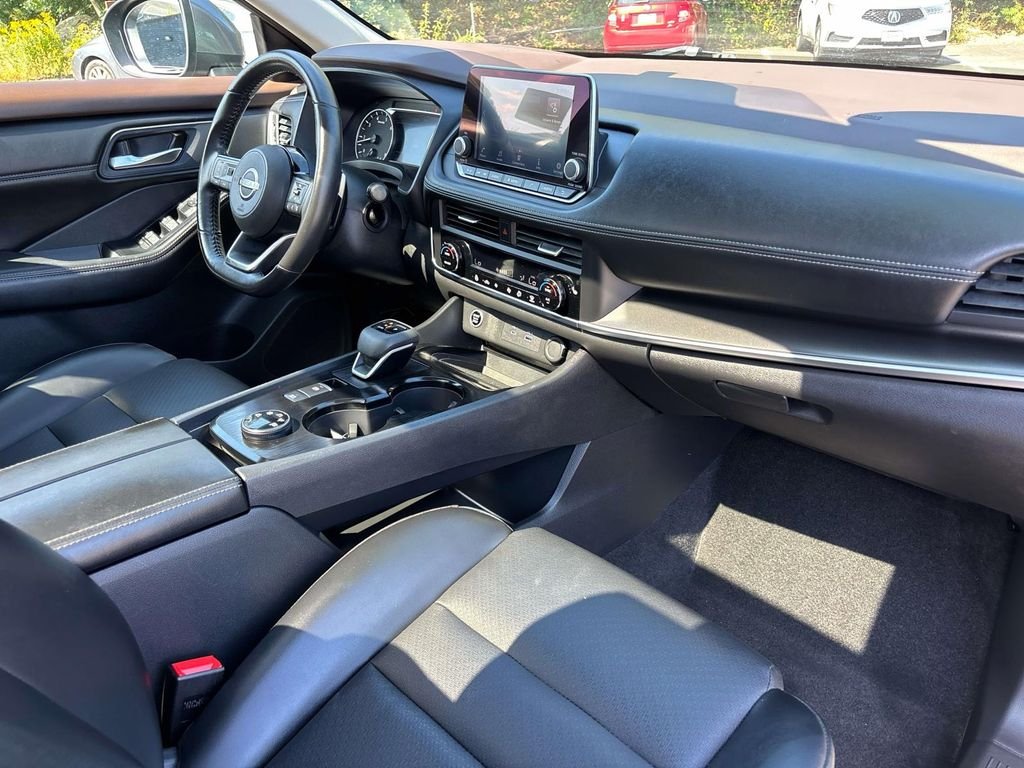 Used 2023 Gray Nissan SV image 18
