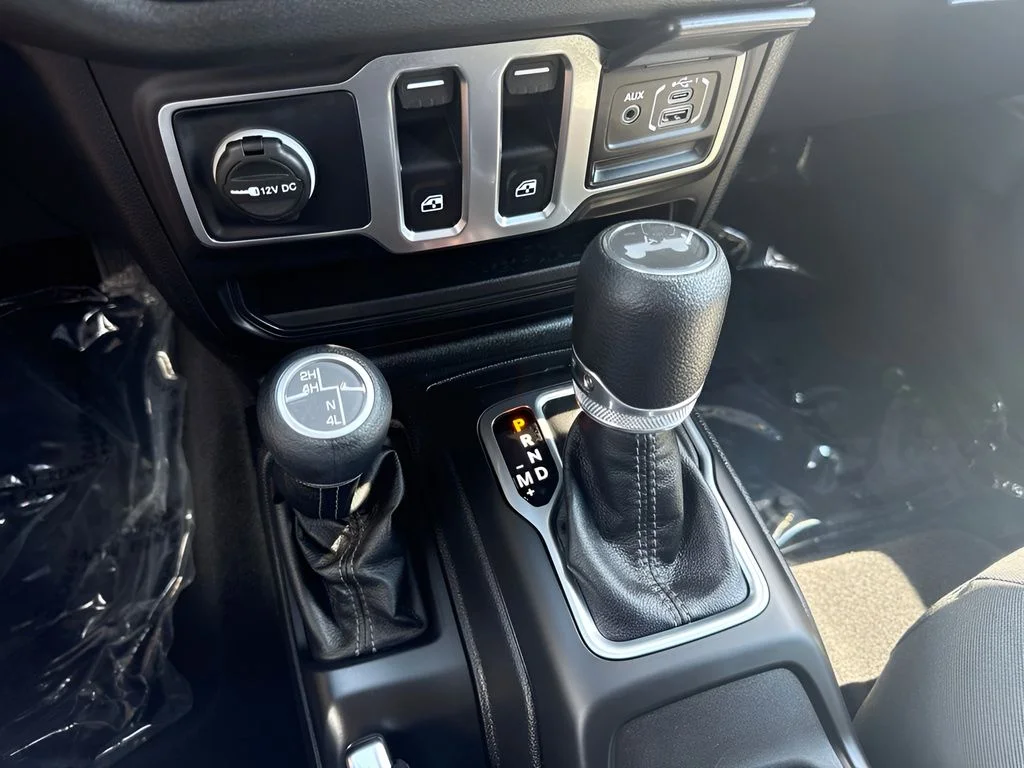 Used 2025 White Jeep Sport S image 12