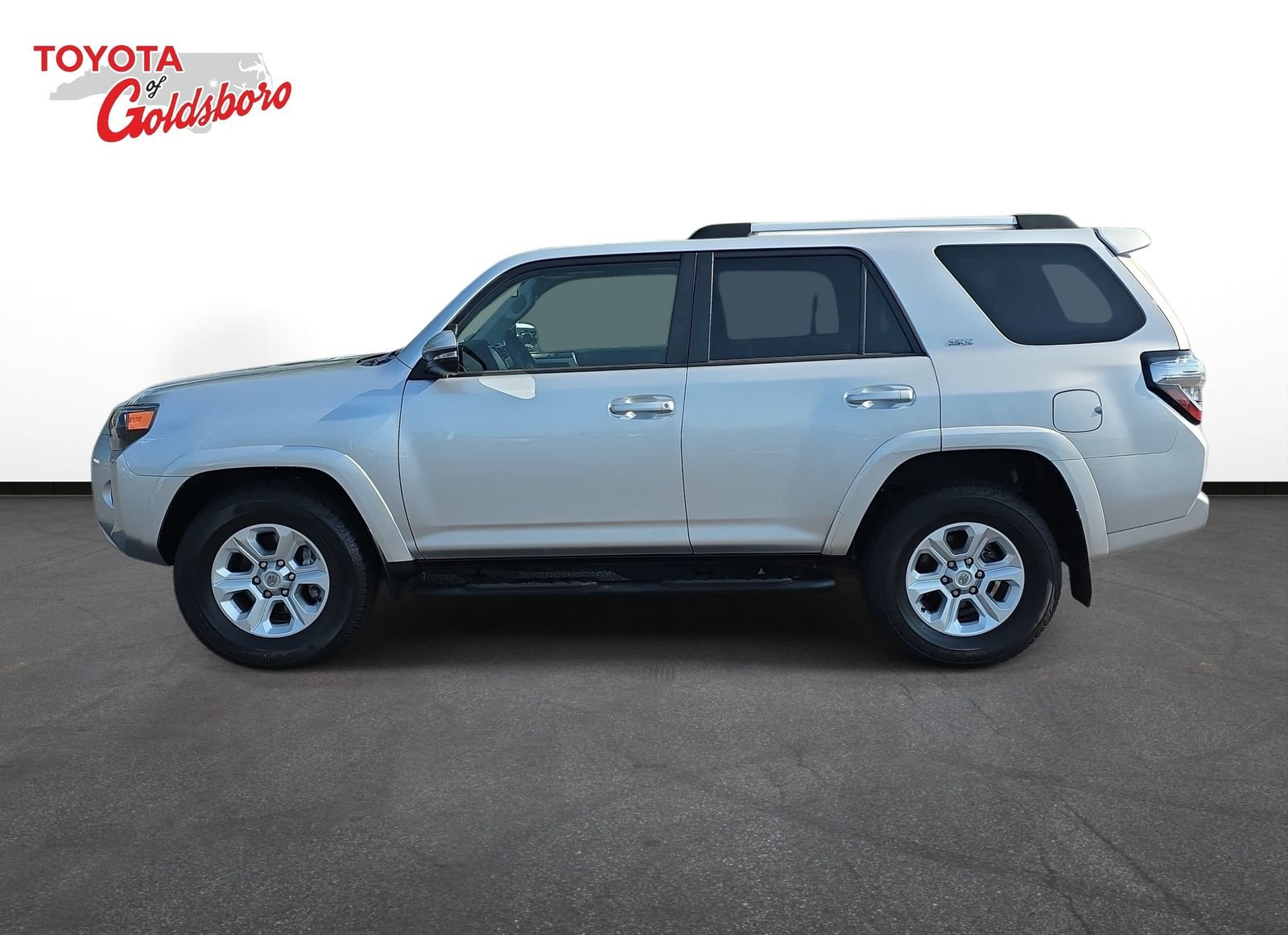 Used 2022 Silver Toyota SR5 Premium image 8
