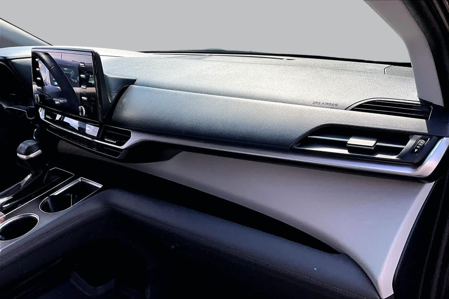 Used 2021 Midnight Black Metallic Toyota XLE image 18