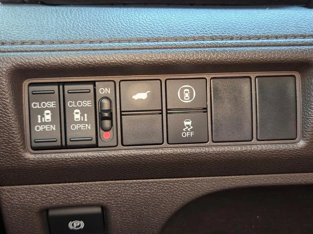 Used 2021 Silver Honda EX-L image 16