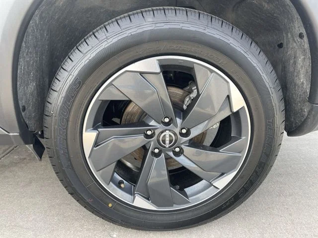 2025 Nissan Rogue SV - Photo 30
