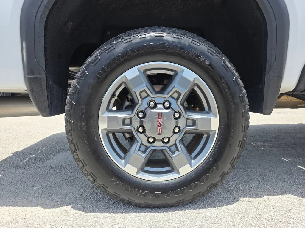 Used 2025 Summit White GMC SLT image 20