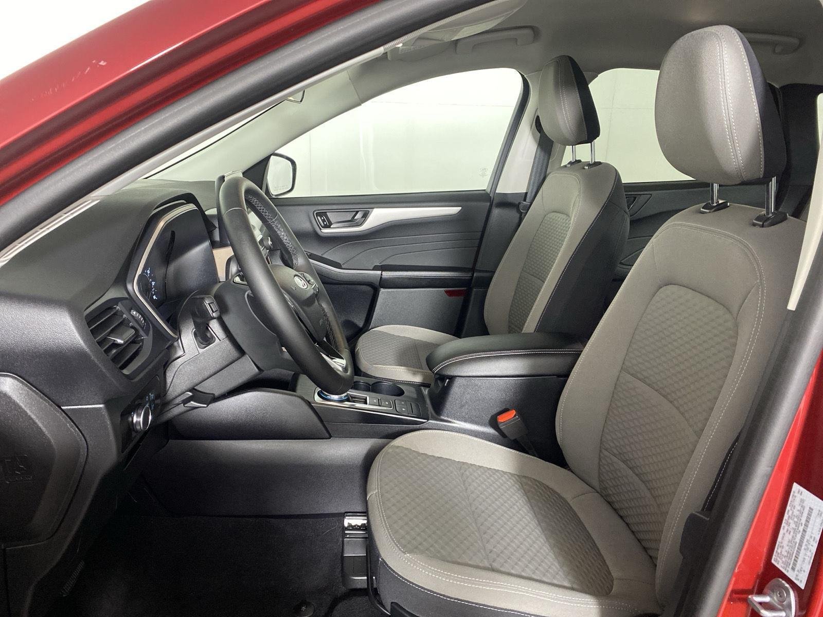 Used 2022 Rapid Red Metallic Tinted Clearcoat Ford SE image 25