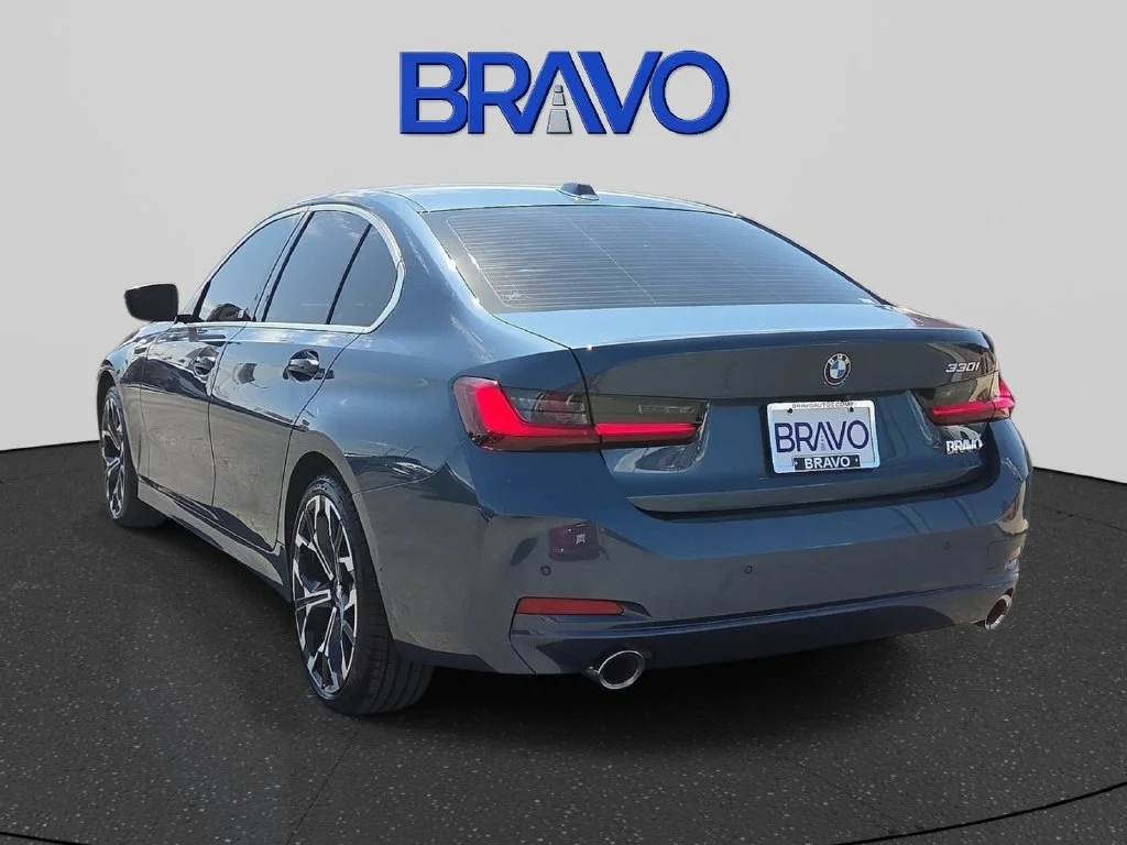Used 2025 Blue BMW 330i image 3
