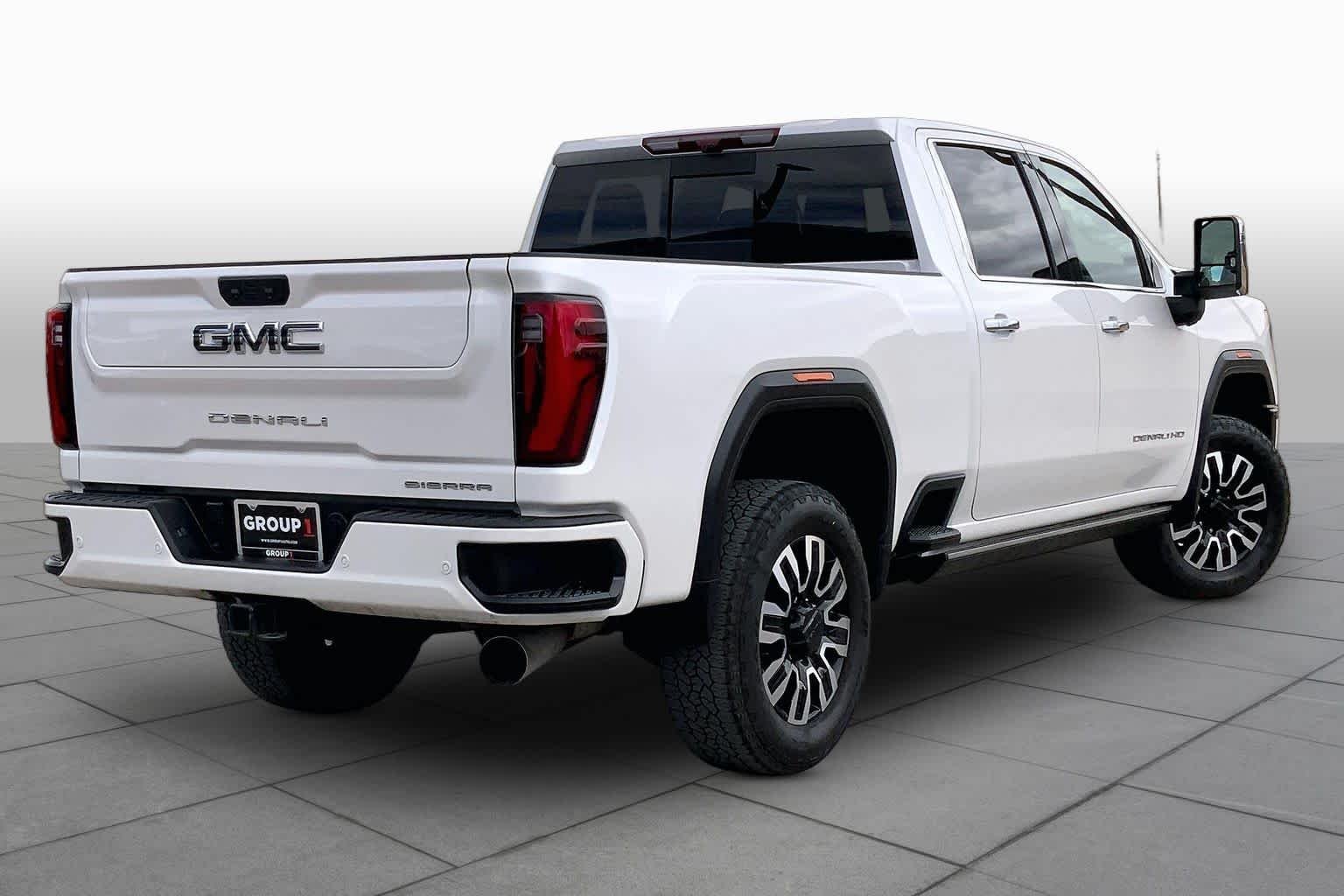 Used 2025 White Frost Tricoat GMC Denali Ultimate image 13