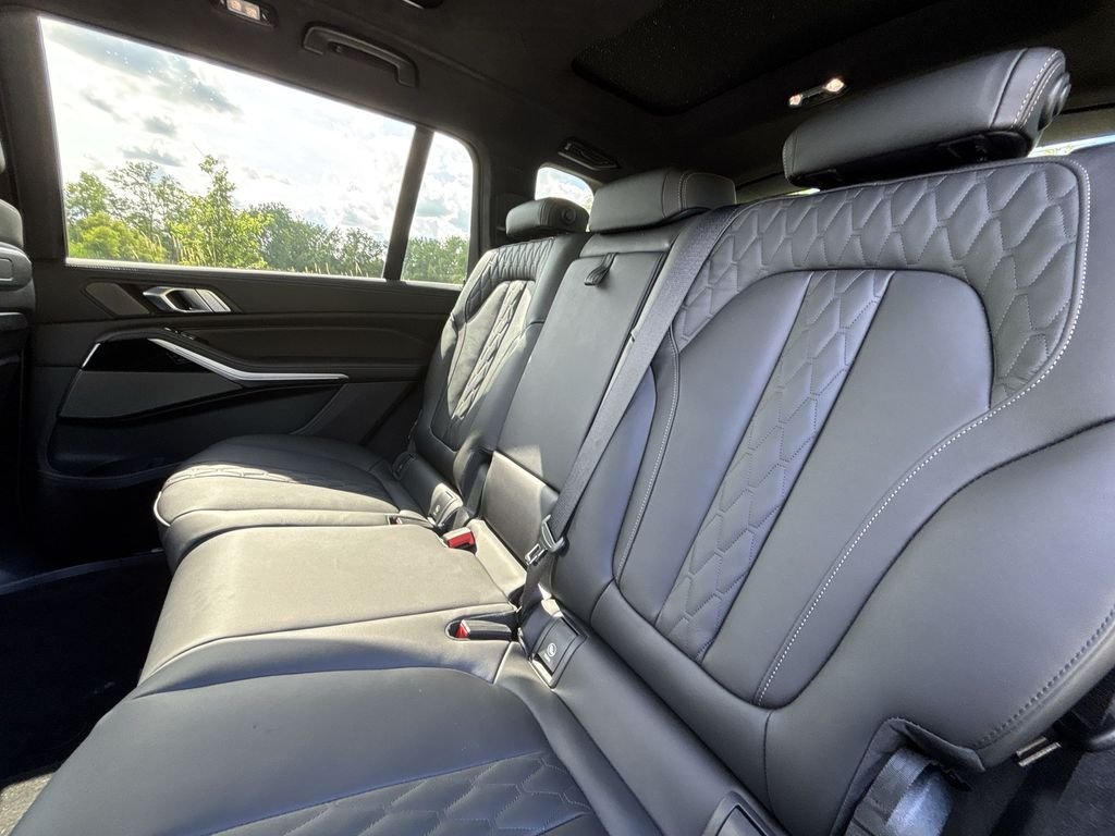 New 2026 Tanzanite Blue II Metallic BMW ALPINA XB7 image 26