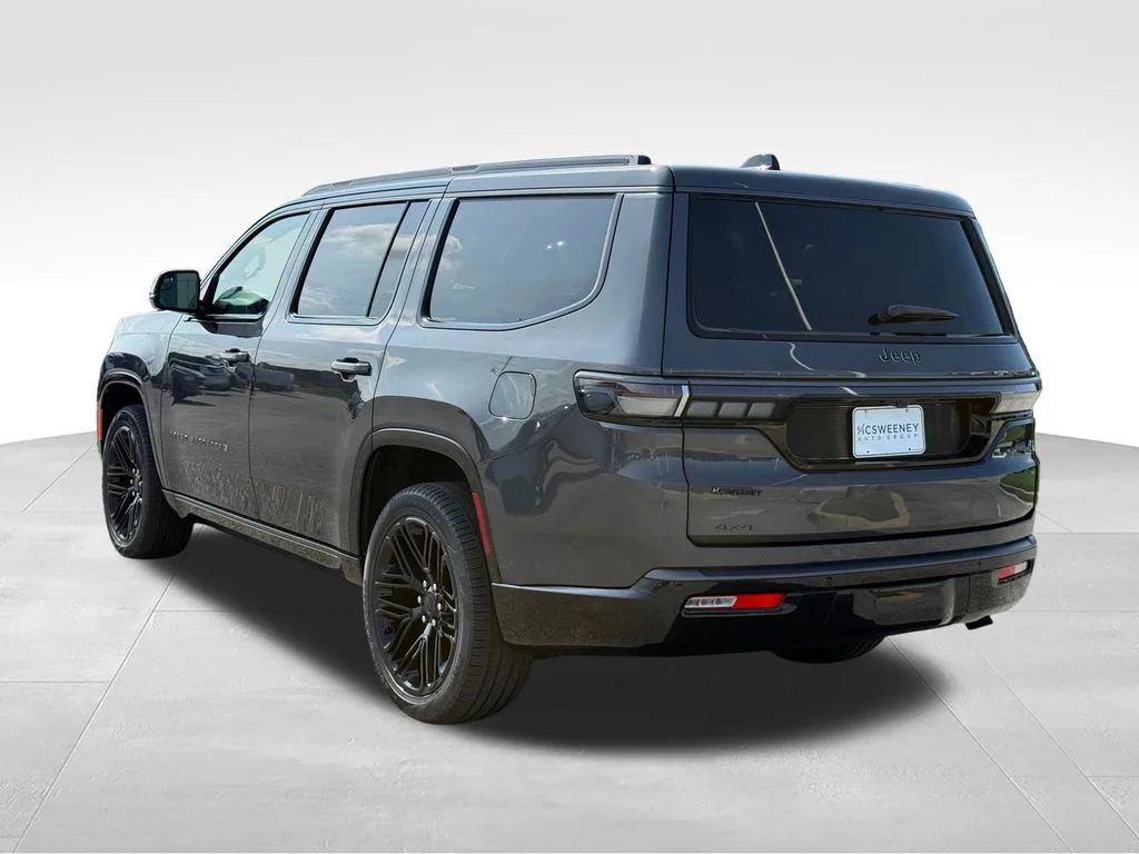 New 2026 Baltic-Gray Metallic Clear-Coat Exterior Paint Jeep Limited Reserve image 3