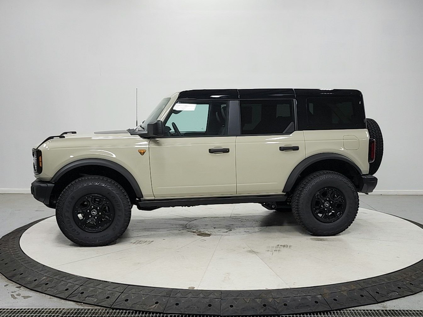 New 2026 Desert Sand Ford Badlands® image 4