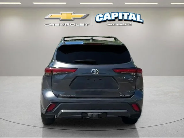 Used 2020 Gray Toyota XLE image 4